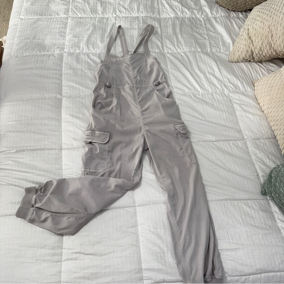 American Eagle, dreamy, drape cargo overalls in gray- size small- EUC! - Picture 3 of 5